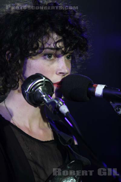 ST VINCENT - 2009-04-26 - PARIS - La Maroquinerie - Annie Clark